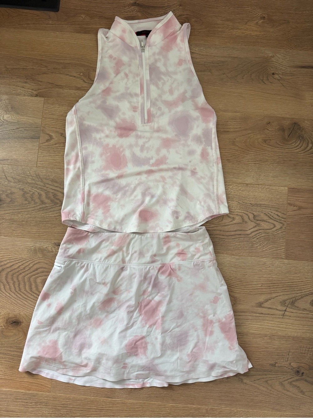 Womenās like-new Tie-Dye Golf Set, Greyson brand, size M
